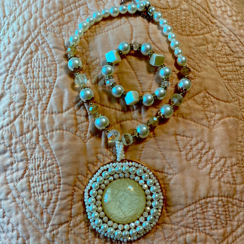 Chunky necklace with free matching bracelet